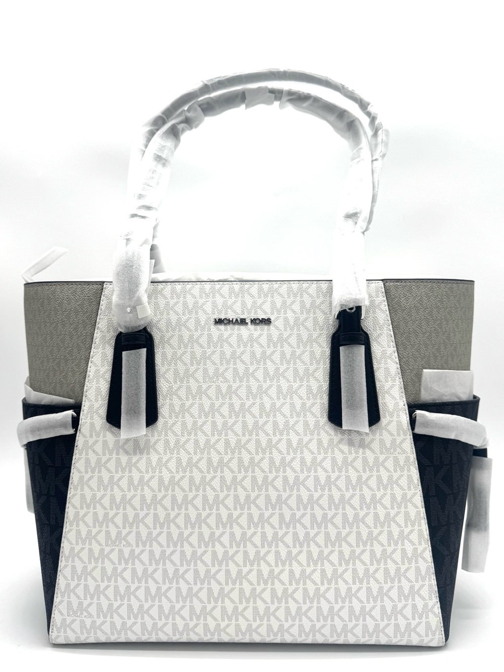 Michael Kors Voyager Large Color-Block Signature Logo Tote Bag - Optic White - Picture 2 of 11